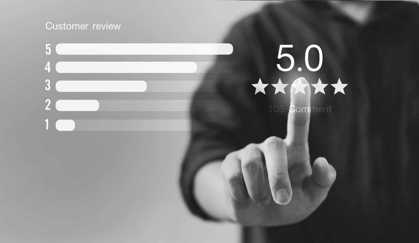 Interface d'évaluation client avec 5 étoiles et note de 5.0, symbolisant la qualité du service après-vente