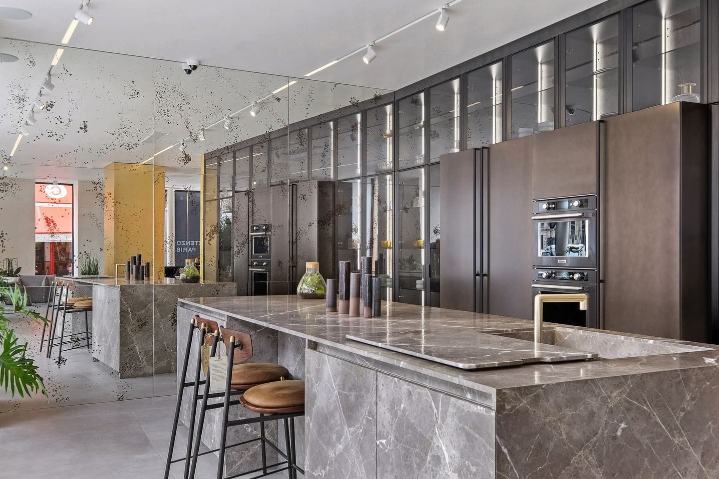 Photo de l'intérieur du showroom de paris 02