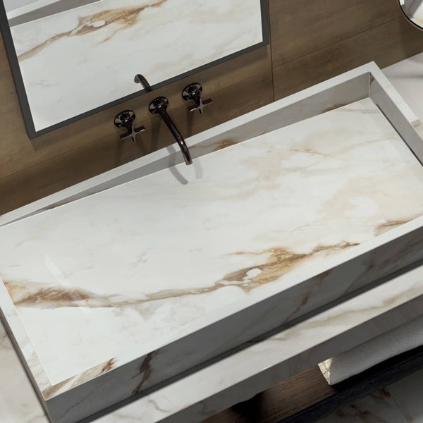 Réalisation n°2 du plan de travail Antique Oro en Ceramique Mstone
