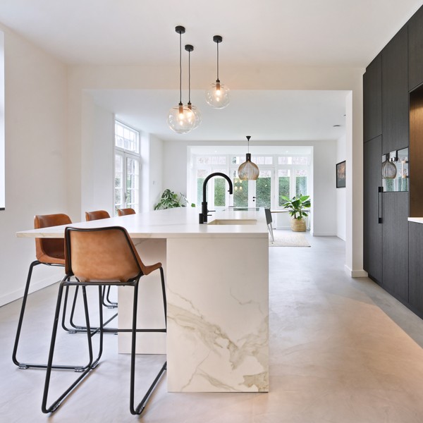 Réalisation n°1 du plan de travail Estatuario en Ceramique Neolith The Size