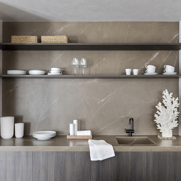Réalisation n°1 du plan de travail Pulpis en Ceramique Neolith The Size