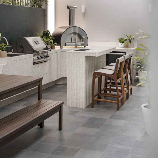 Réalisation n°2 du plan de travail Retrostone en Ceramique Neolith The Size