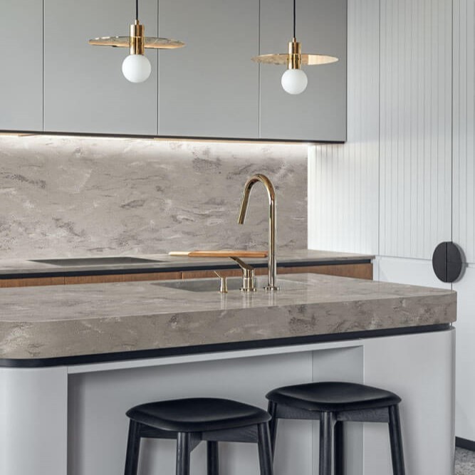 Réalisation n°2 du plan de travail Ash Aggregate en Resine Corian