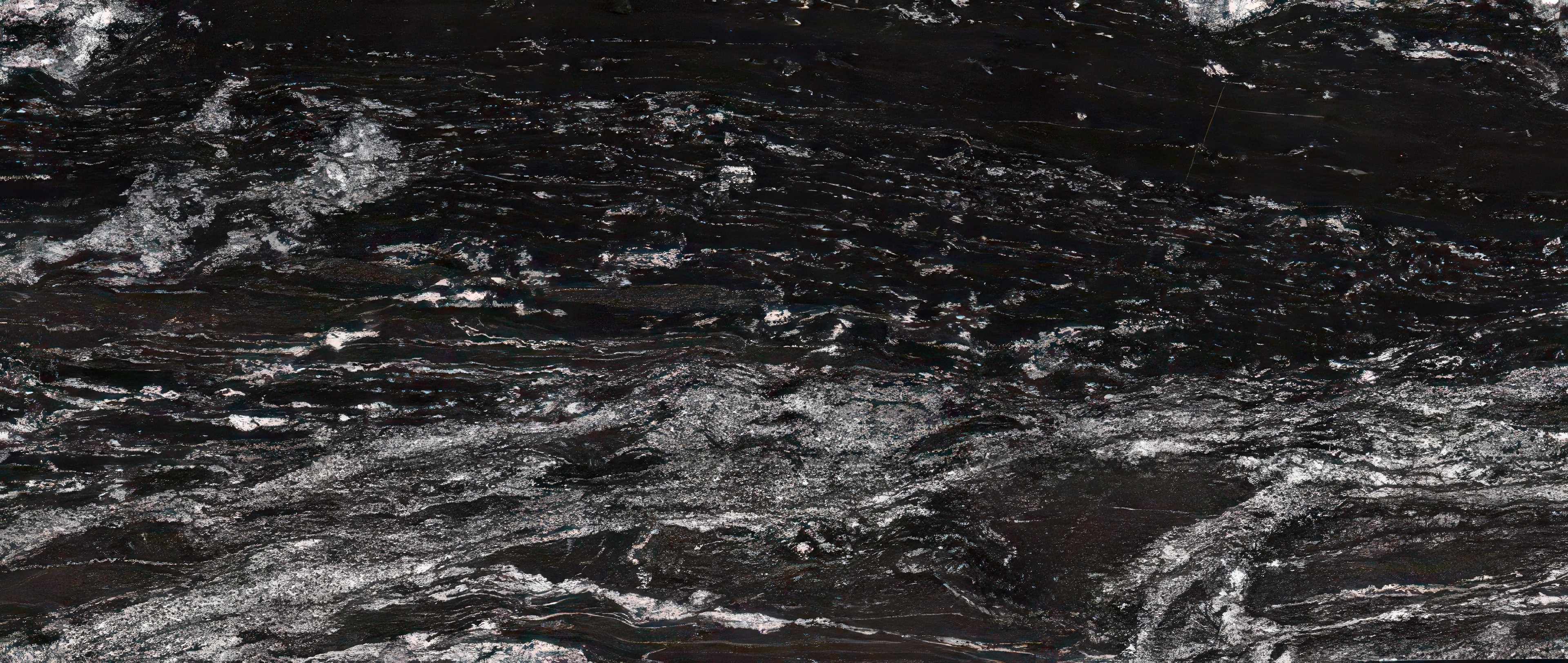 Épaisseur et finition de tranche du coloris Black Beauty en Granit Sensa