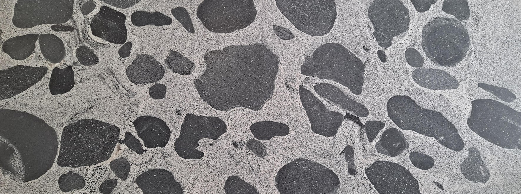 Épaisseur et finition de tranche du coloris Dalmata en Granit Texta