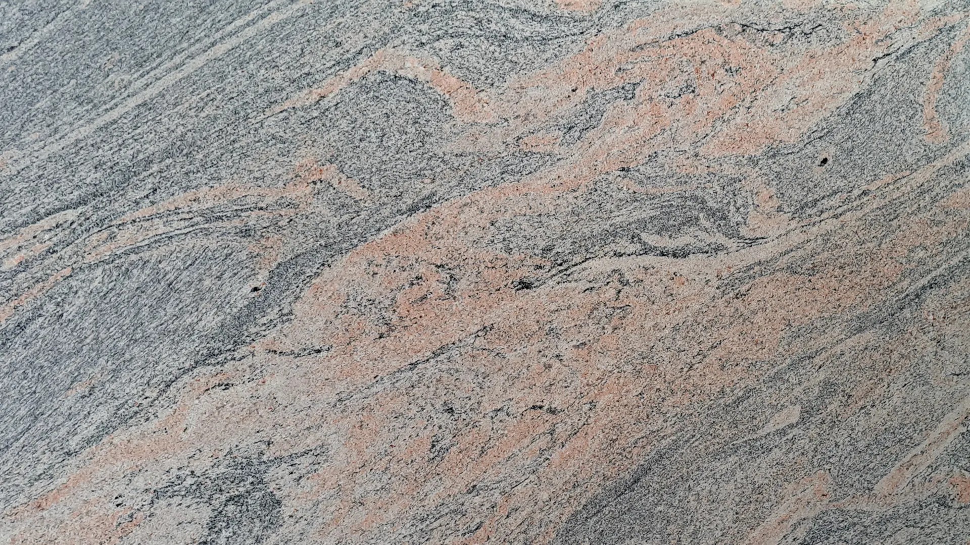 Épaisseur et finition de tranche du coloris Juparaná Indian en Granit