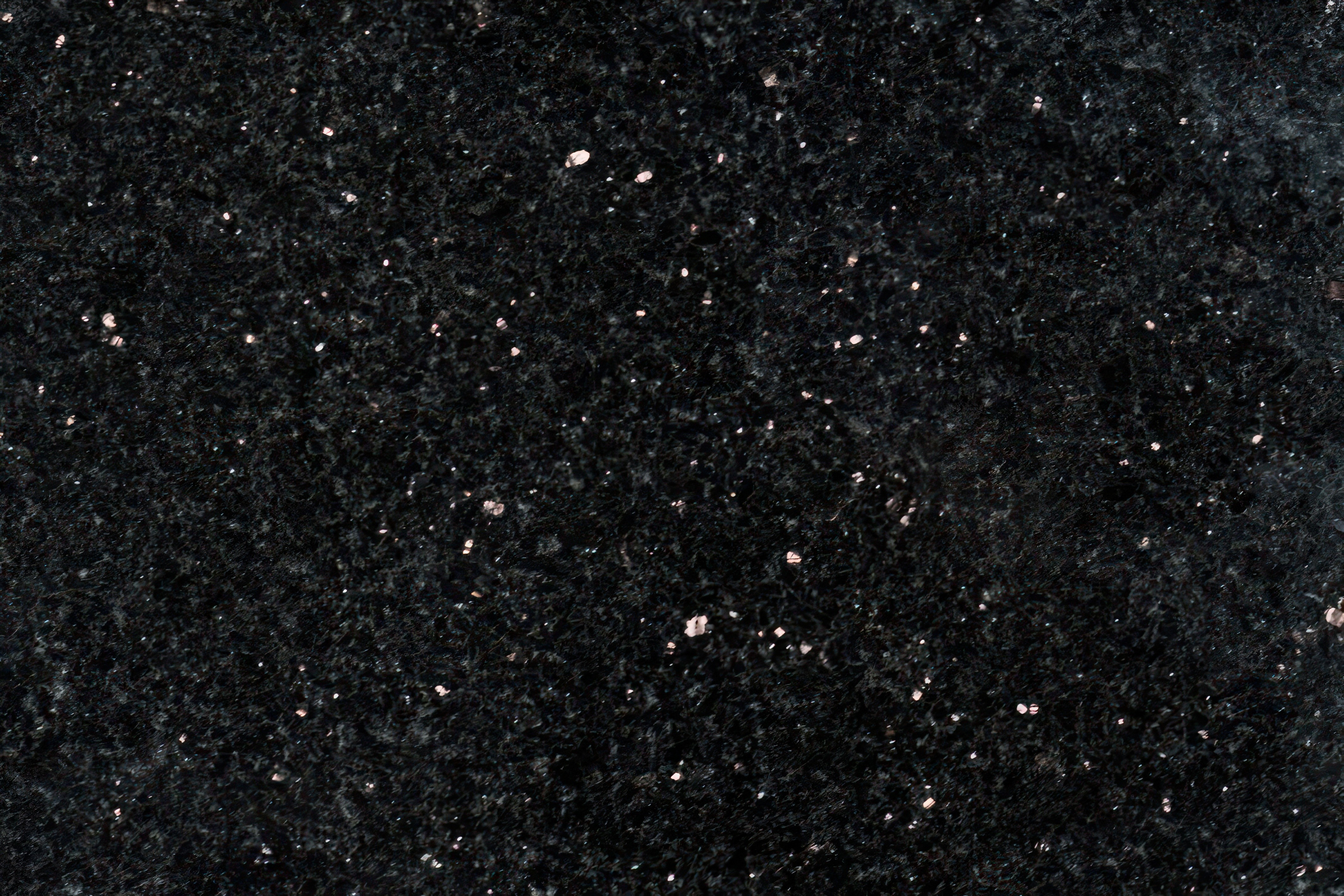 Épaisseur et finition de tranche du coloris Noir Galaxy en Granit