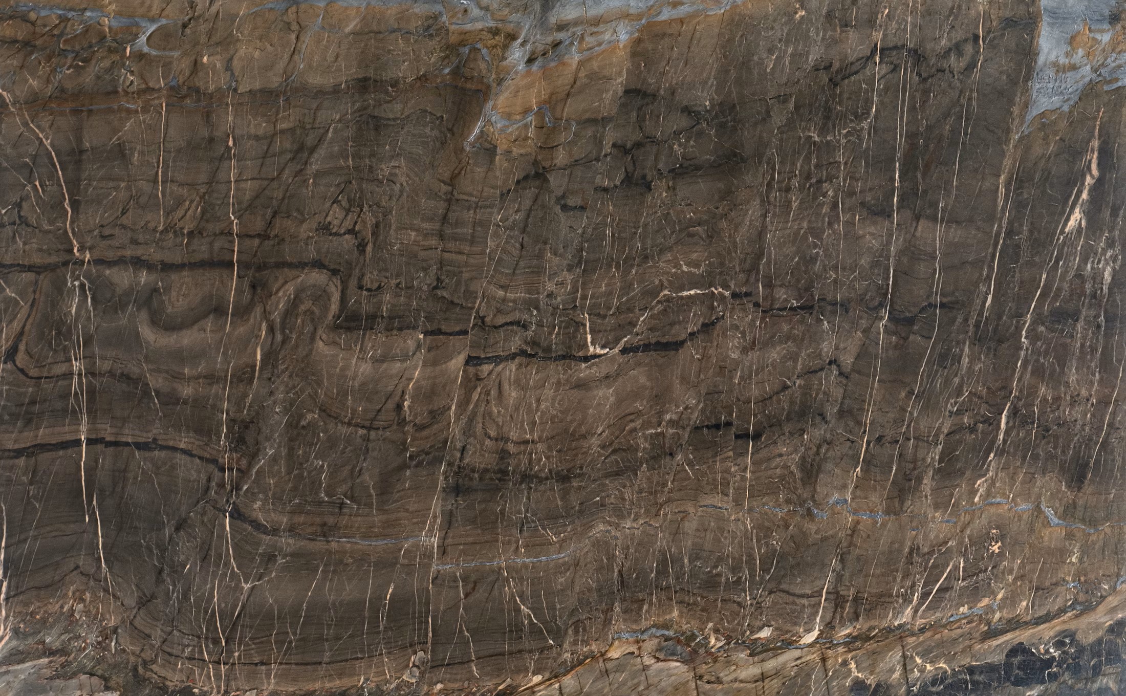 Épaisseur et finition de tranche du coloris Nahoa en Quartzite Sensa