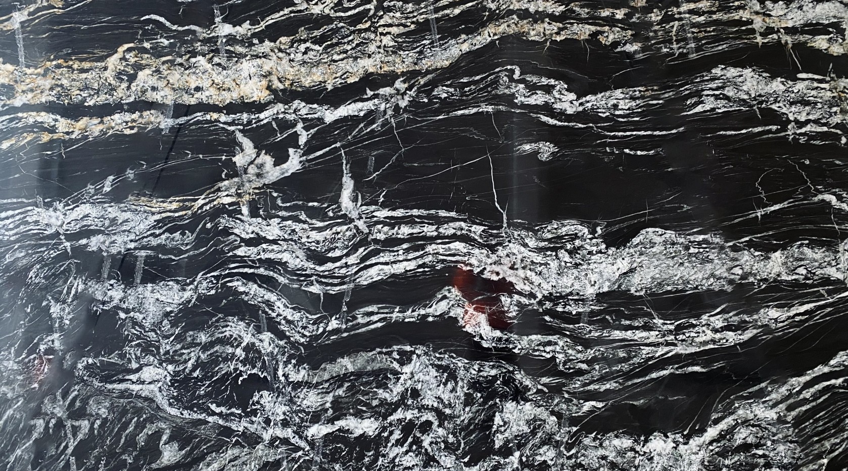 Épaisseur et finition de tranche du coloris Electric Black en Quartzite Texta