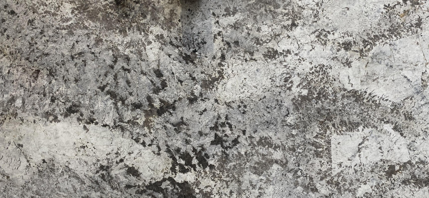 Épaisseur et finition de tranche du coloris Alpinus en Quartzite