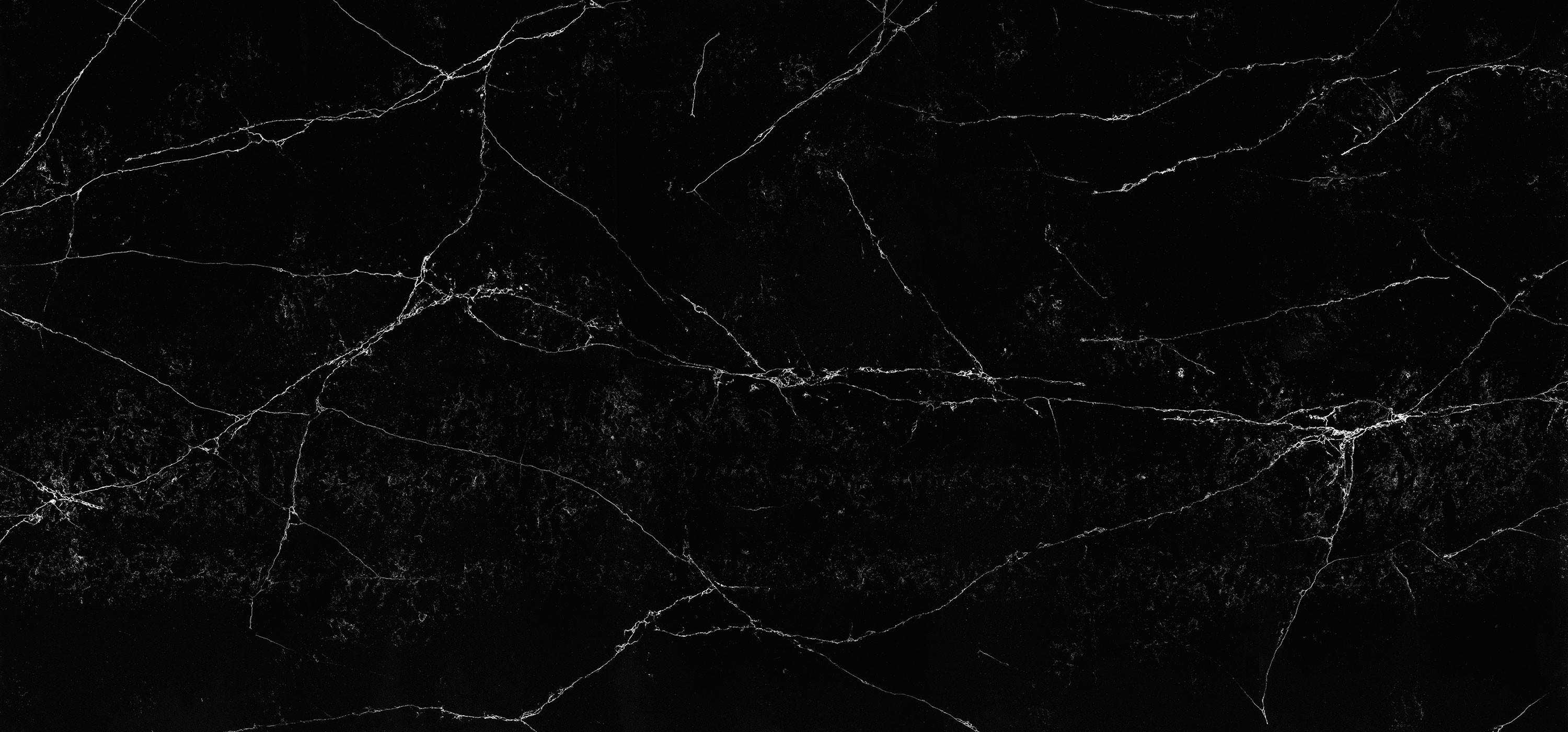 Épaisseur et finition de tranche du coloris Unique Marquina en Pierre Recyclee Compac