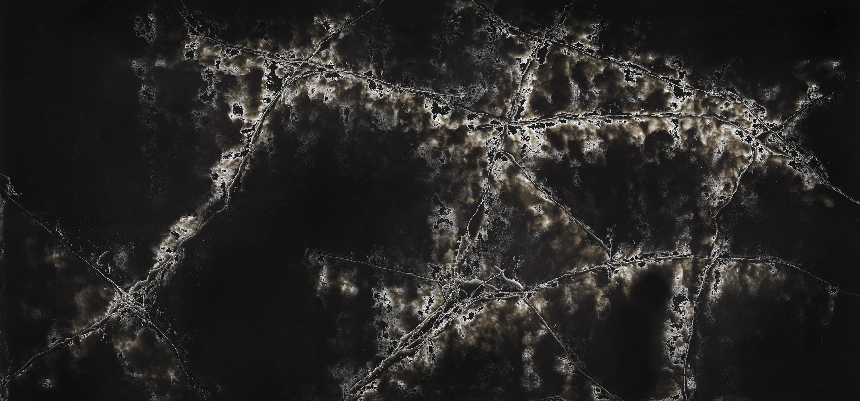 Épaisseur et finition de tranche du coloris Ice Black en Quartz Compac