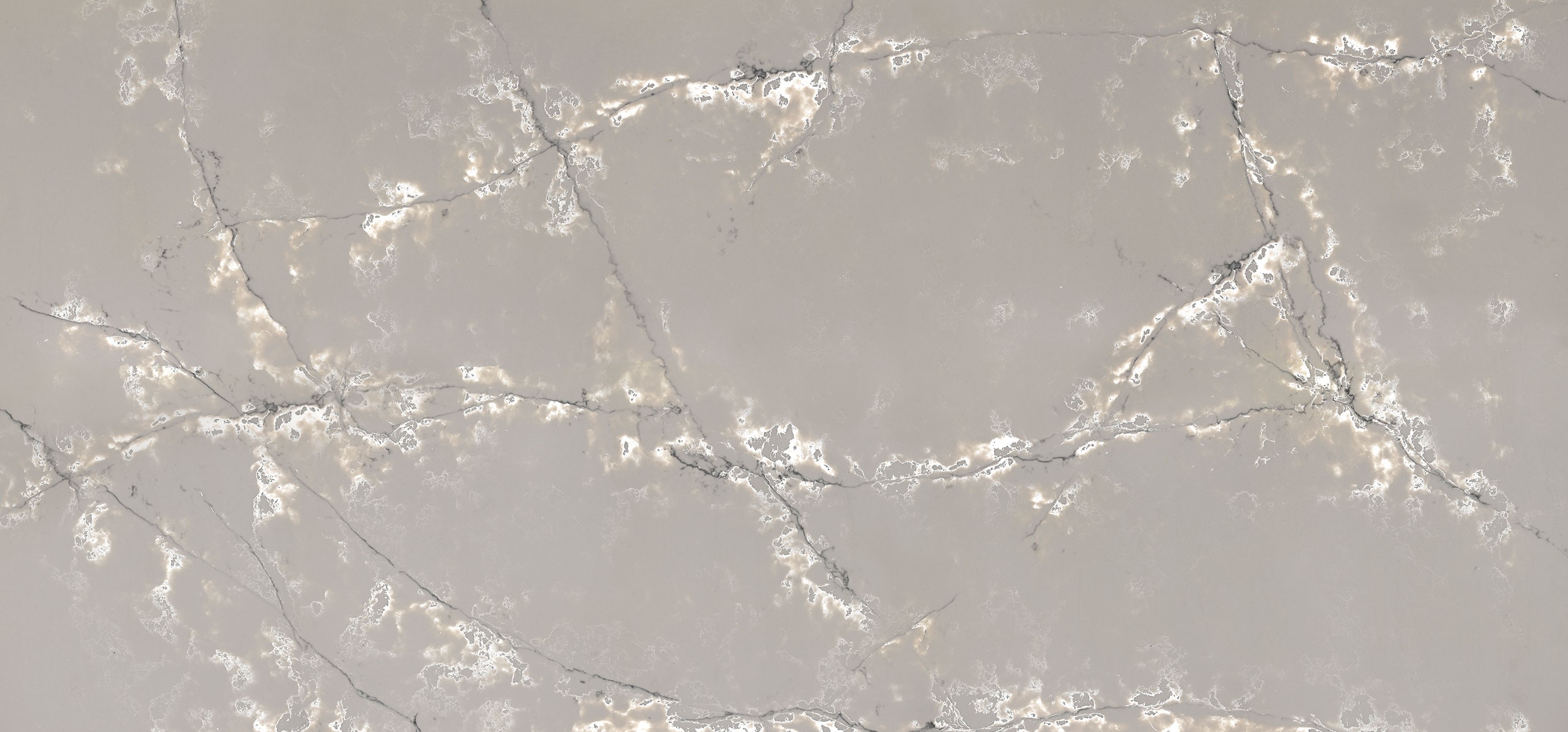 Épaisseur et finition de tranche du coloris Ice White en Quartz Compac
