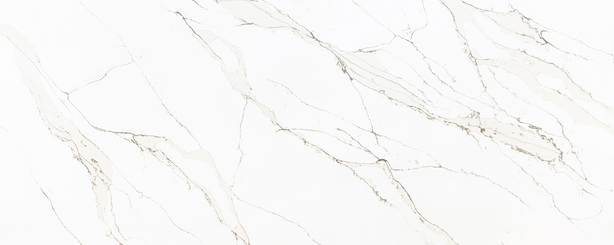 Épaisseur et finition de tranche du coloris Unique Calacatta Gold en Quartz Compac