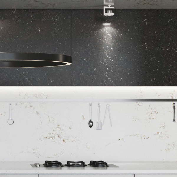 Réalisation n°2 du plan de travail Nebulous Gold en Quartz Compac