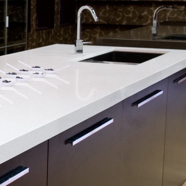 Réalisation n°2 du plan de travail Snow en Quartz Compac
