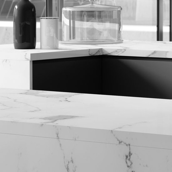 Réalisation n°3 du plan de travail Unique Calacatta en Quartz Compac