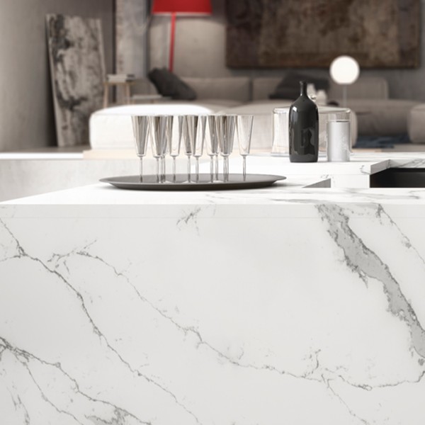 Réalisation n°6 du plan de travail Unique Calacatta en Quartz Compac
