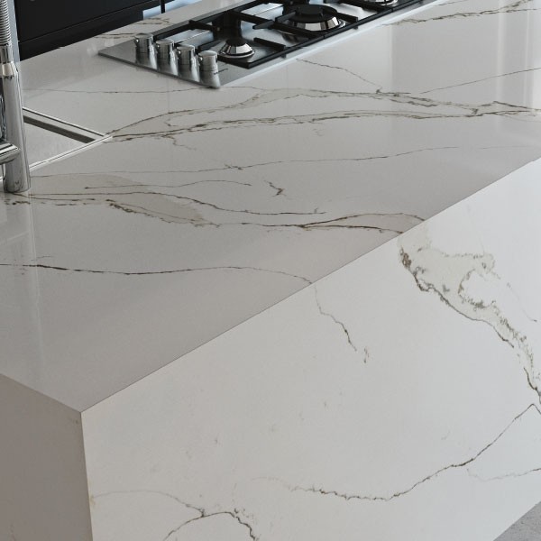Réalisation n°2 du plan de travail Unique Calacatta Gold en Quartz Compac