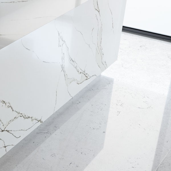 Réalisation n°3 du plan de travail Unique Calacatta Gold en Quartz Compac