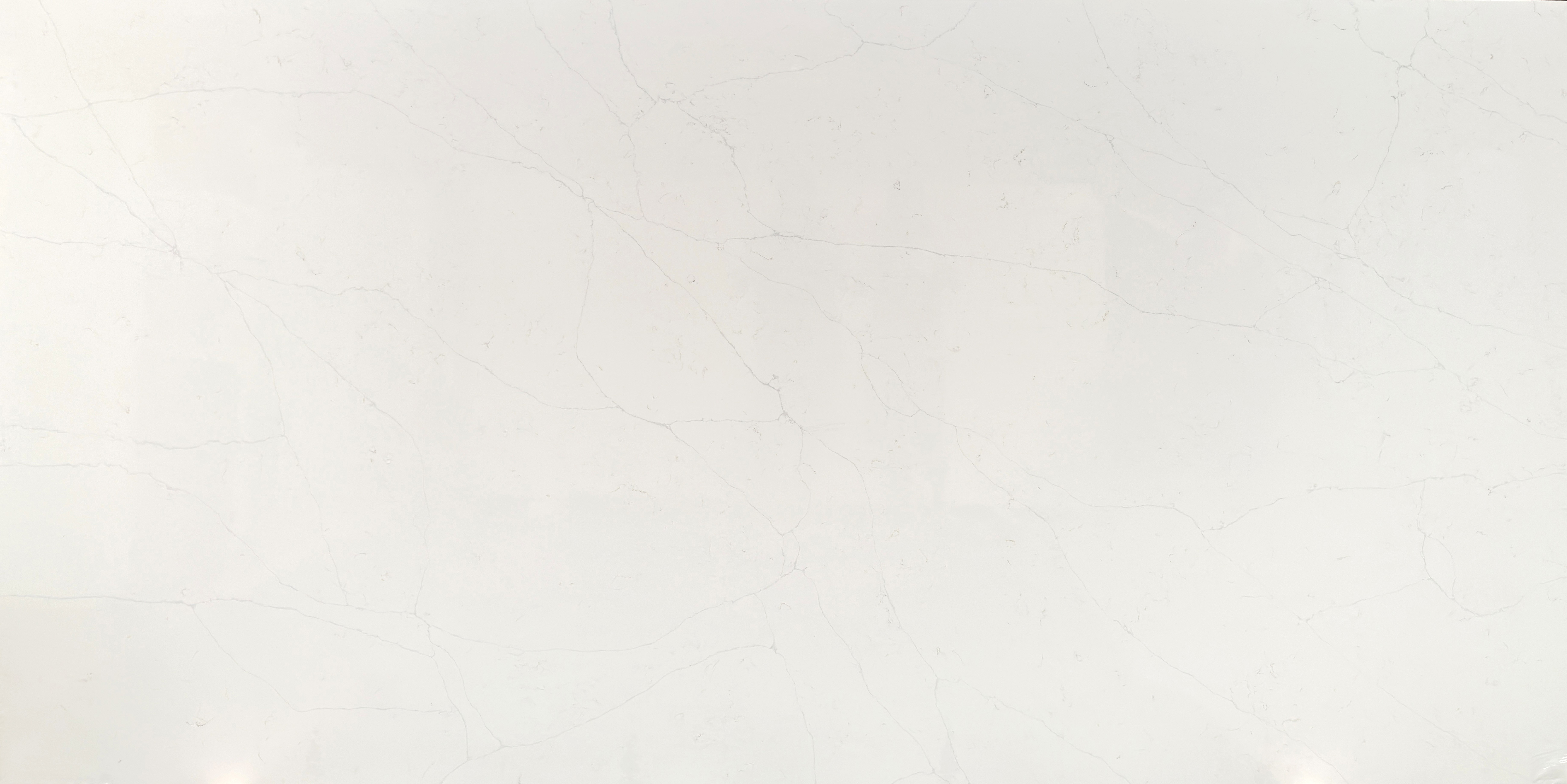 Épaisseur et finition de tranche du coloris Calacatta Attera en Quartz Mstone