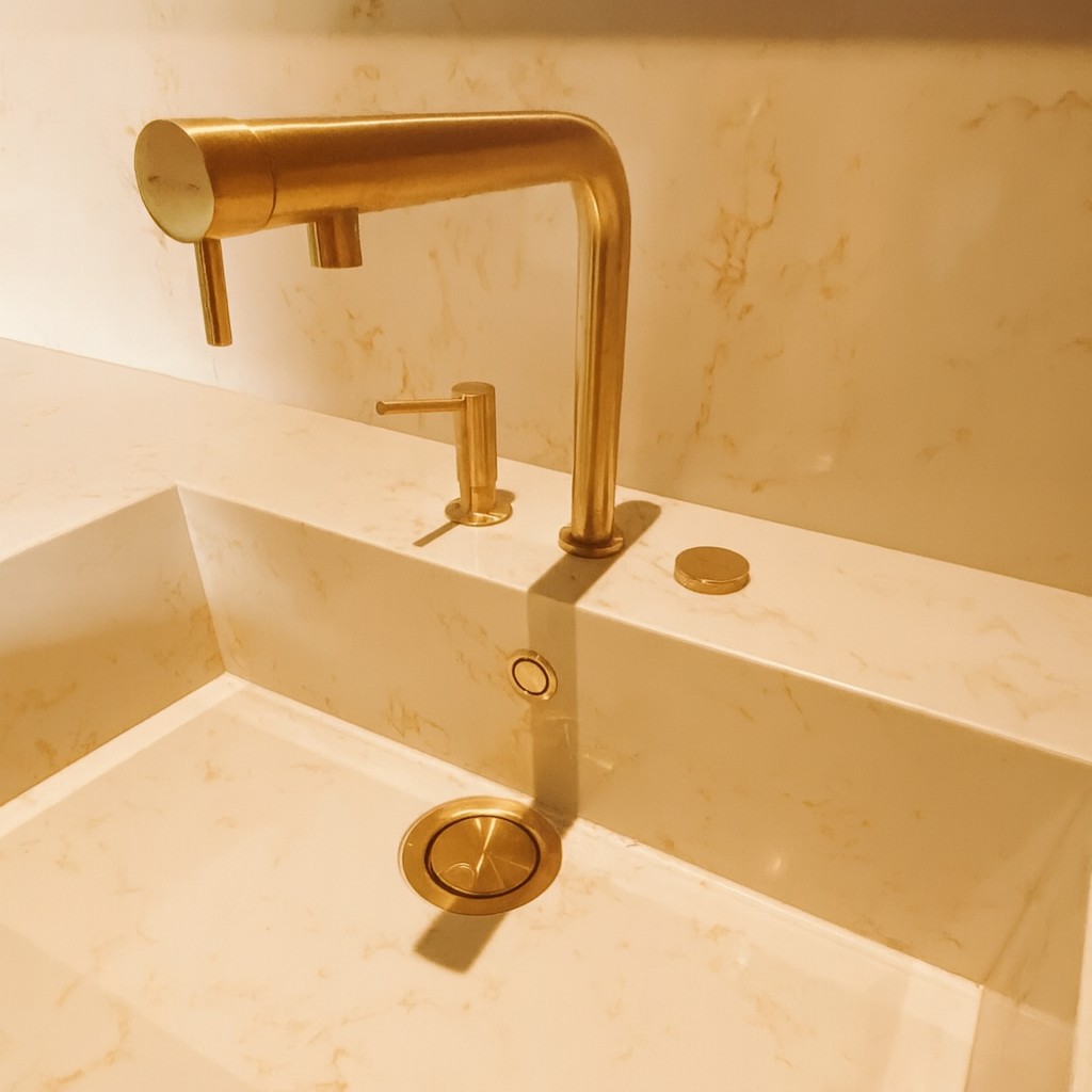 Réalisation n°2 du plan de travail Carrara Ambera en Quartz Mstone