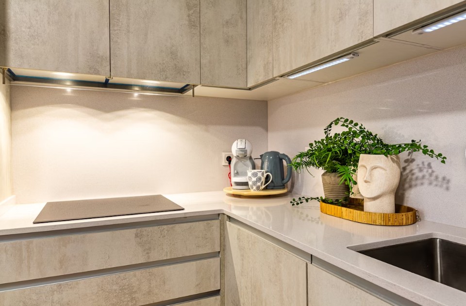 Réalisation n°6 du plan de travail Blanco Norte 14 en Quartz Silestone