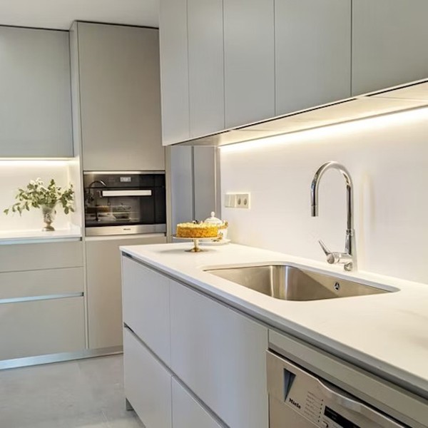 Réalisation n°5 du plan de travail Blanco Zeus en Quartz Silestone