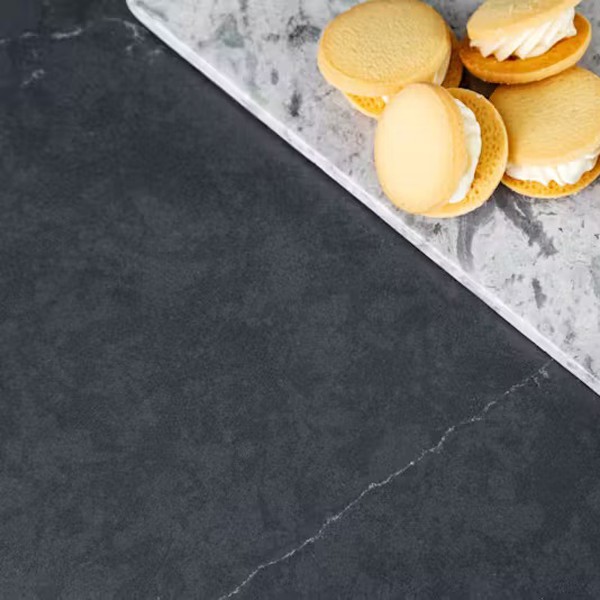 Réalisation n°2 du plan de travail Charcoal Soapstone en Quartz Silestone