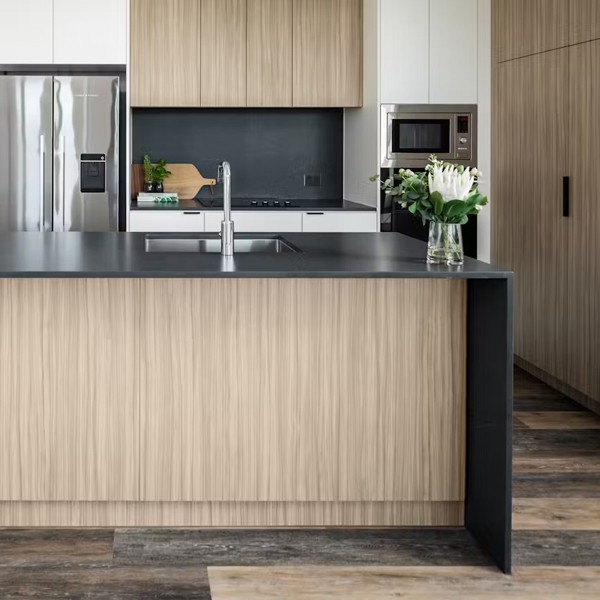 Réalisation n°3 du plan de travail Charcoal Soapstone en Quartz Silestone