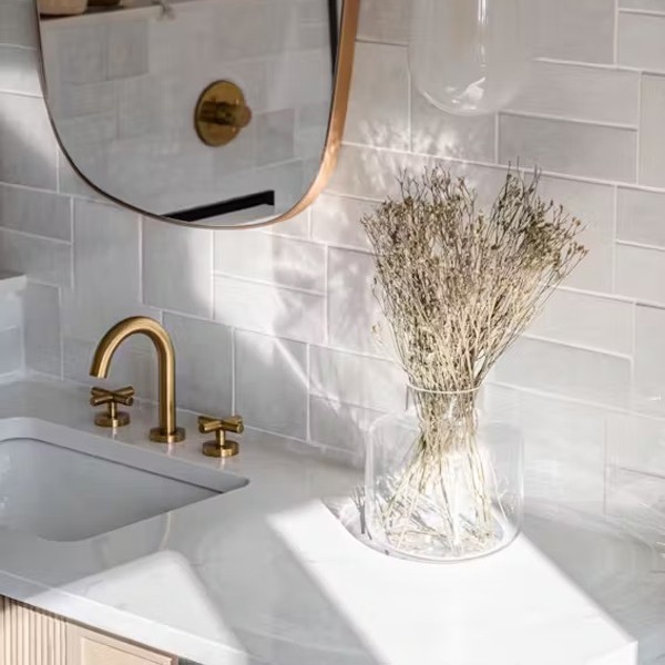Réalisation n°9 du plan de travail Eternal Calacatta Gold en Quartz Silestone