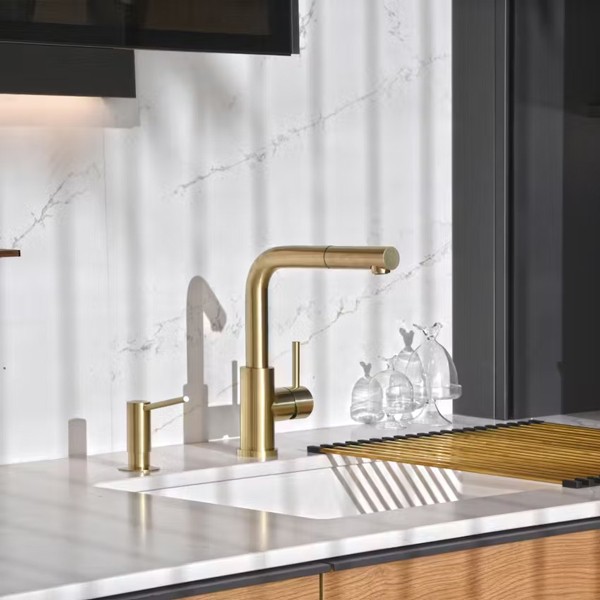 Réalisation n°2 du plan de travail Ethereal Glow en Quartz Silestone