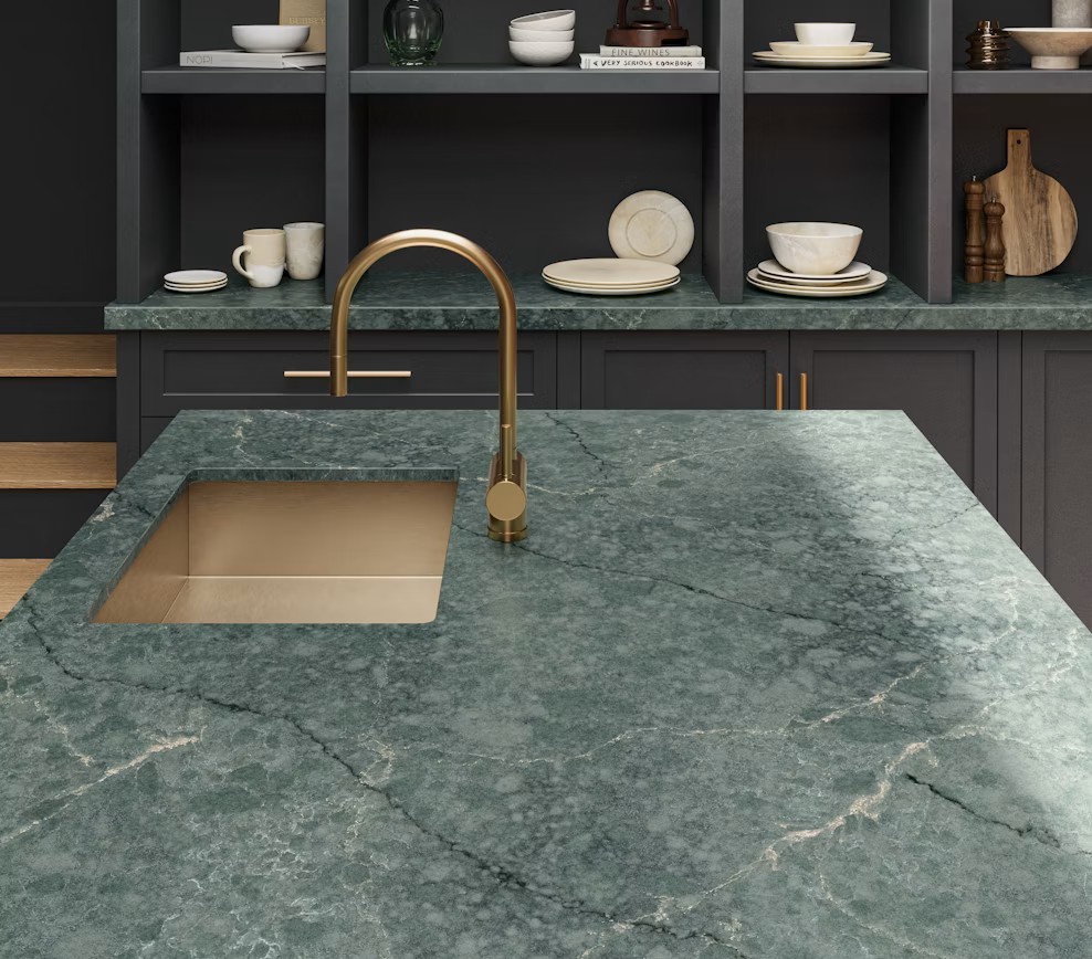 Réalisation n°1 du plan de travail Jardin Emerald en Quartz Silestone