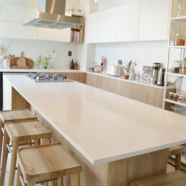 Réalisation n°1 du plan de travail Miami White 17 en Quartz Silestone