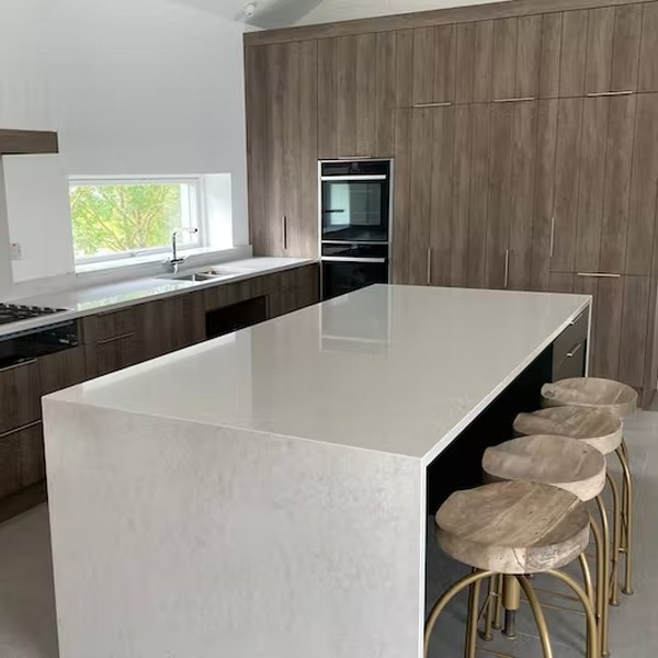 Réalisation n°5 du plan de travail Snowy Ibiza en Quartz Silestone