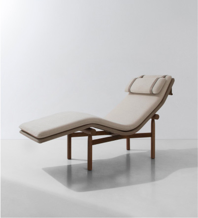 Stilt chaise lounge